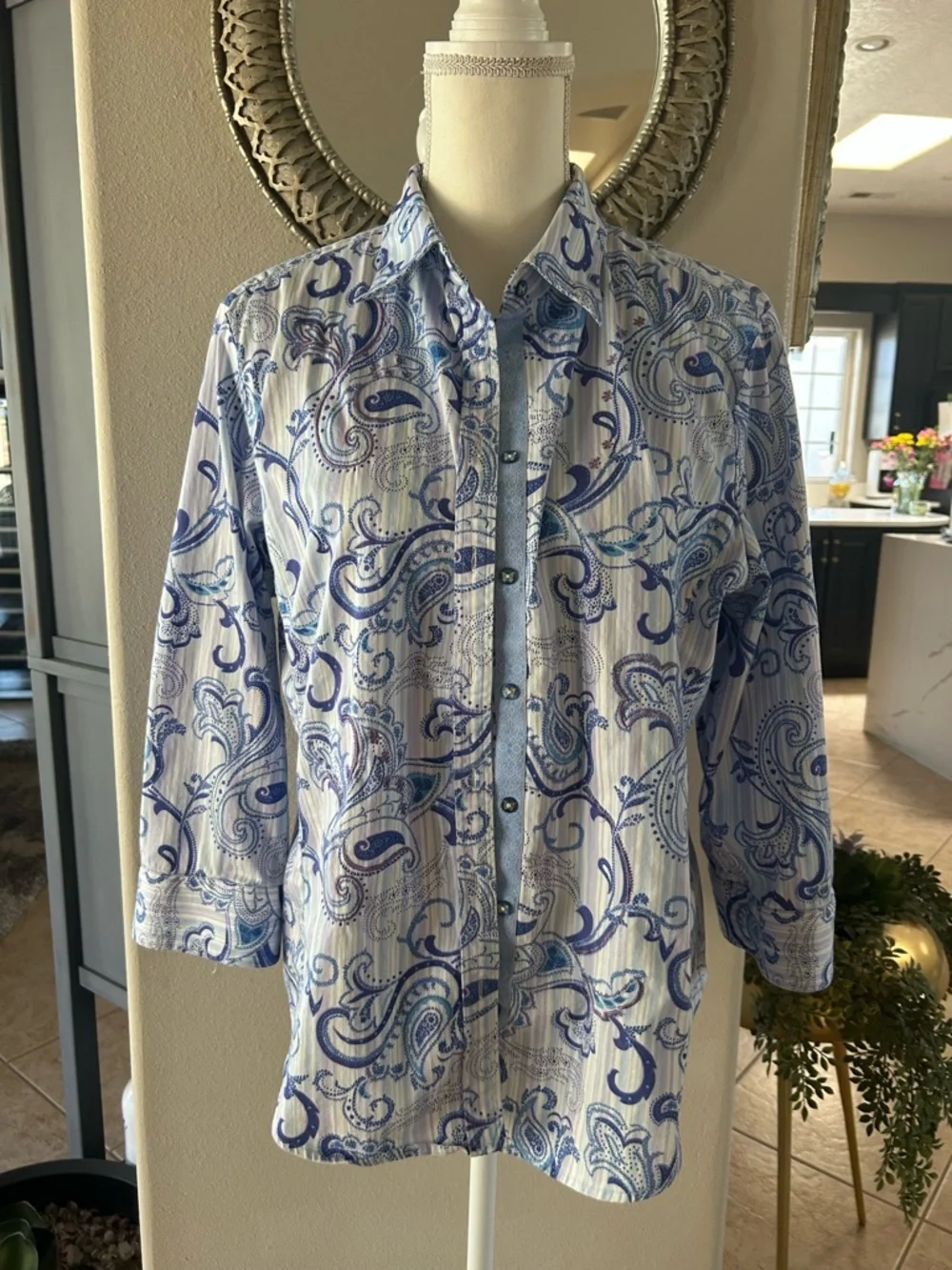 Robert Graham 3/4 Sleeve Women’s Button Down Top - Picture 2 of 14